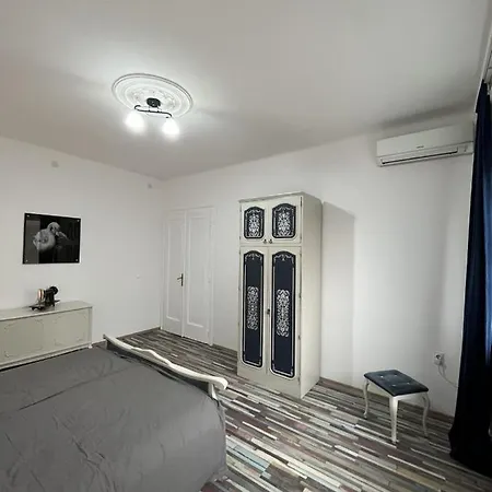 Center Retro Apartment *