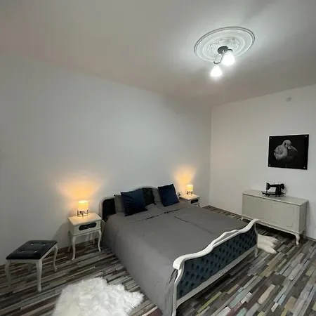 Center Retro Apartment Ni